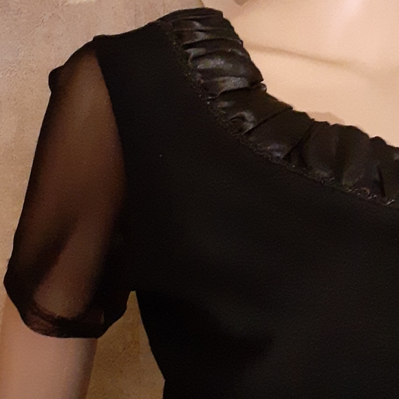ALBERTO MAKAI Designer Top Sheer Sleeves Shirred Satin Neckline BLACK Size M - Picture 2 of 8